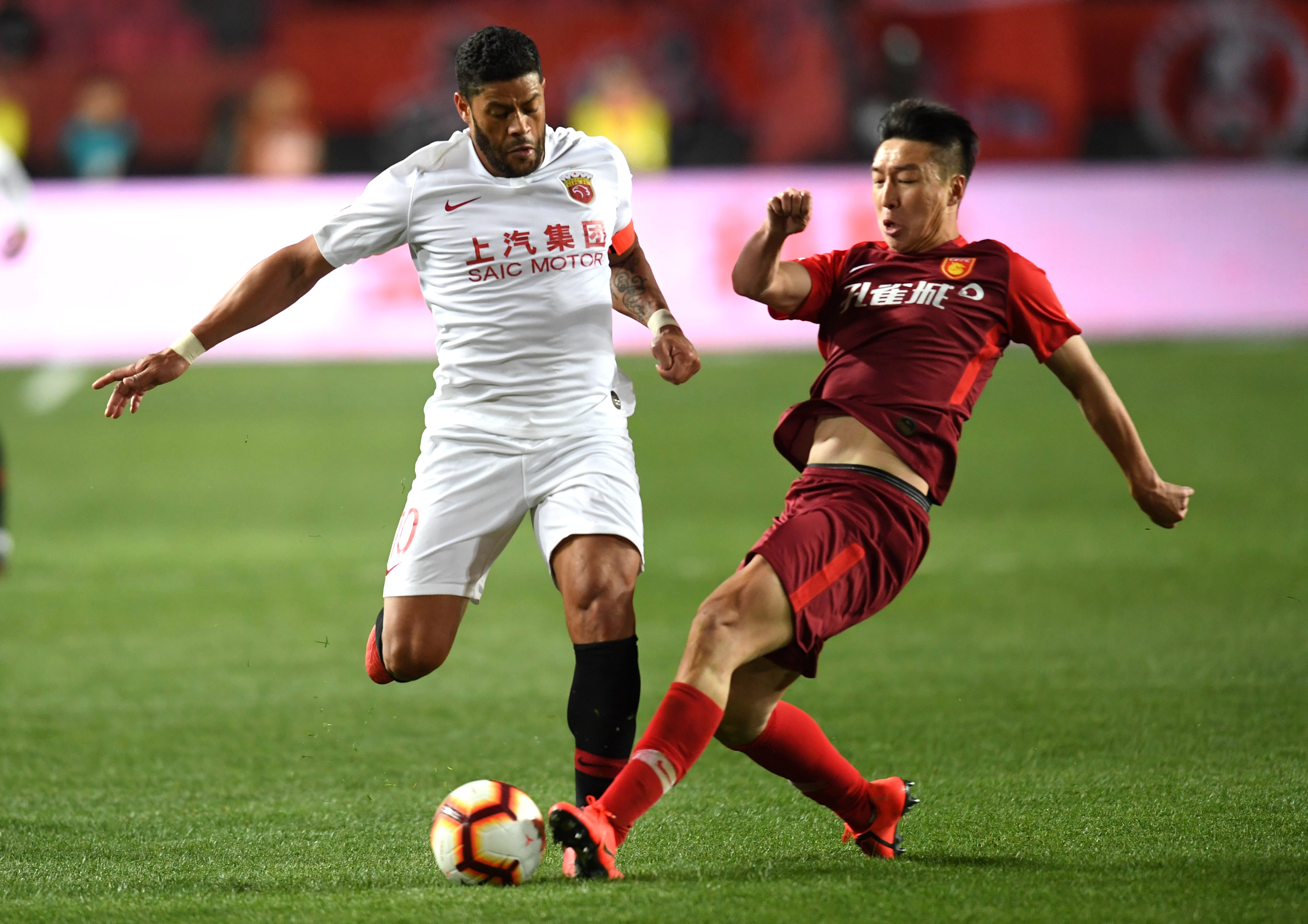 关于河北华夏幸福客场不敌新疆雪豹，被对手压制坐失领头位置的信息