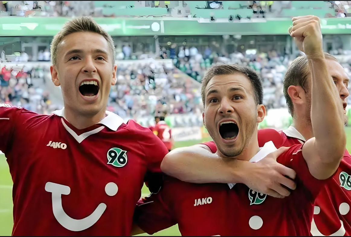 沙尔克04年轻队员迅速成长,成为球队未来希望 沙尔克04年轻队员迅速成长,成为球队未来希望