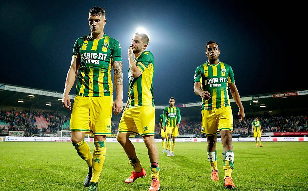 沙尔克04凭借进攻实力获胜，跻身积分榜前列