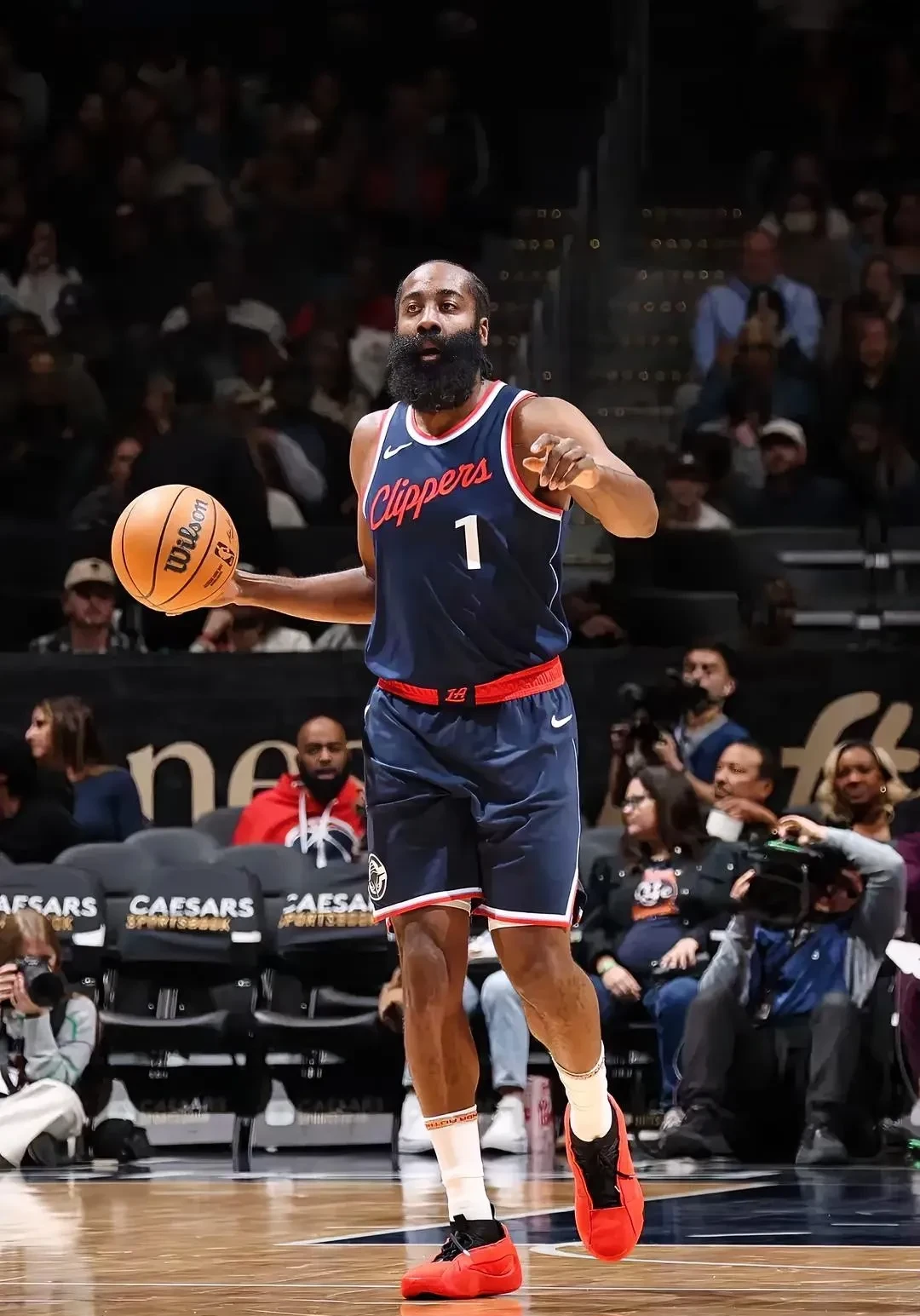 火箭客场大胜篮网,哈登砍下35分领衔得分 火箭客场大胜篮网,哈登砍下35分领衔得分