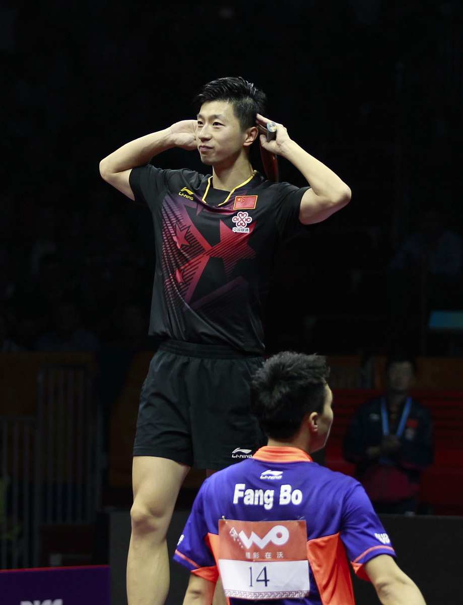 包含技艺精湛，选手高低球精准拼杀的词条